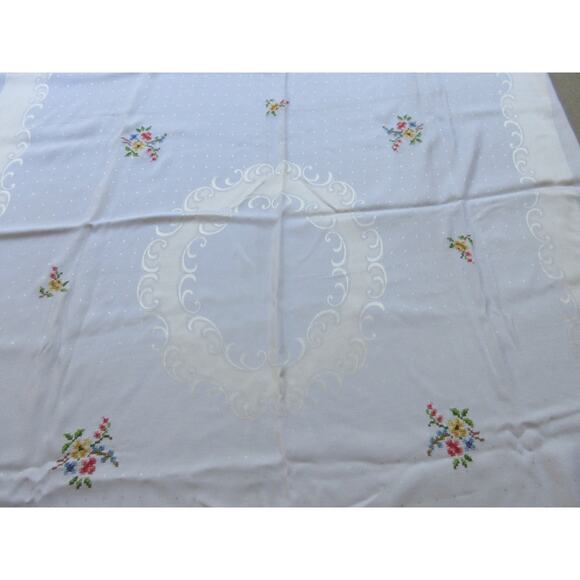 HANDCRAFTED CROSS STITCH White Floral Swiss Dot Tablecloth 53" x 47" - Picture 5 of 7